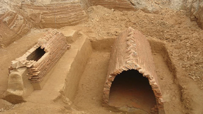 Đào cống thoát nước, phát lộ báu vật cổ và những bí ẩn trong ngôi mộ 2.000 năm tuổi - Ảnh 3.