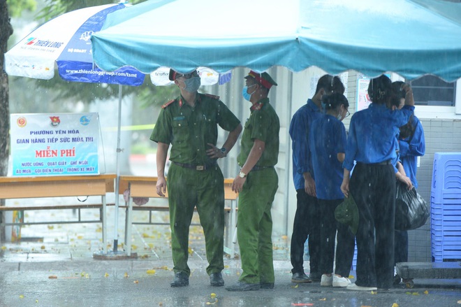 Đáp án các mã đề môn Toán thi tốt nghiệp THPT; TP.HCM có 3 điểm thi ghi nhận thí sinh dương tính COVID-19 - Ảnh 3.