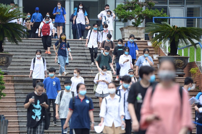 Đáp án các mã đề môn Toán thi tốt nghiệp THPT; TP.HCM có 3 điểm thi ghi nhận thí sinh dương tính COVID-19 - Ảnh 2.