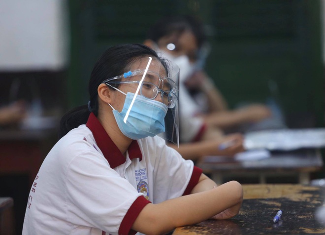 Đáp án các mã đề môn Toán thi tốt nghiệp THPT; TP.HCM có 3 điểm thi ghi nhận thí sinh dương tính COVID-19 - Ảnh 5.