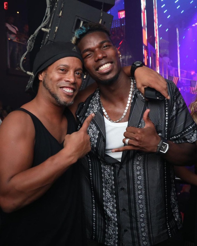 Đây là cách Ronaldo và các sao bóng đá chôn vùi nỗi đau sau khi bị loại khỏi Euro 2020 - Ảnh 4.