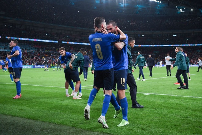 Ảnh: Tuyển Italy ăn mừng cuồng nhiệt sau chiến thắng tại bán kết Euro 2020 - Ảnh 5.
