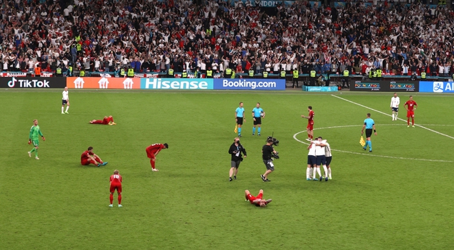 Sân Wembley mở hội, ĐT Anh ăn mừng cuồng nhiệt khi vào chung kết EURO 2021 - Ảnh 1.