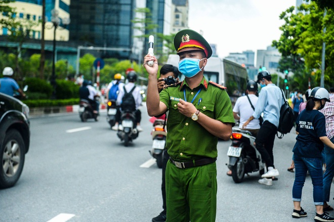 Cập nhật đáp án tất cả 6 môn thi THPT sáng 8/7/2021; Thí sinh đánh giá đề Hóa, Lý năm nay khá khó - Ảnh 1.