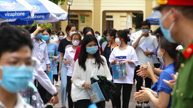 Cập nhật đáp án tất cả 6 môn thi THPT sáng 8/7/2021; Thí sinh đánh giá đề Hóa, Lý năm nay khá khó - Ảnh 3.