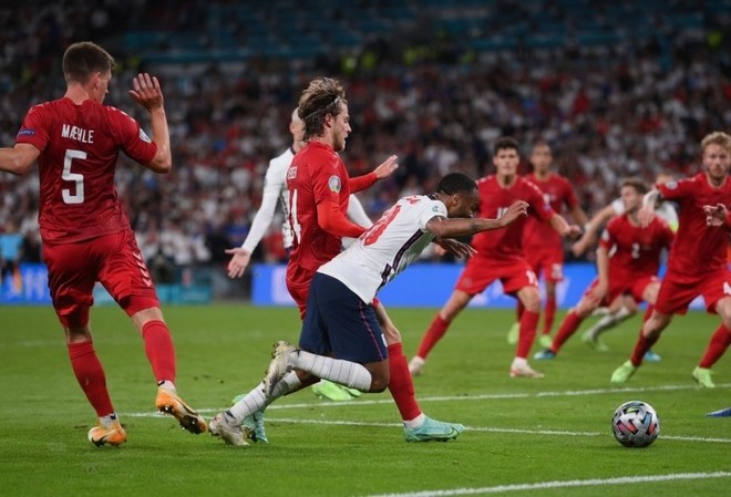 Jose Mourinho chia sẻ thẳng thắn về ĐT Anh và quả penalty tranh cãi - Ảnh 1.