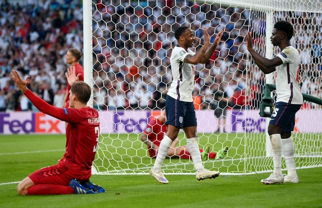 Sân Wembley mở hội, ĐT Anh ăn mừng cuồng nhiệt khi vào chung kết EURO 2021 - Ảnh 10.