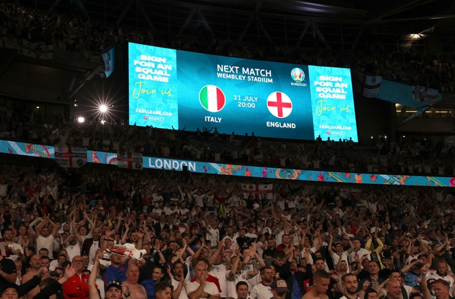 Sân Wembley mở hội, ĐT Anh ăn mừng cuồng nhiệt khi vào chung kết EURO 2021 - Ảnh 6.