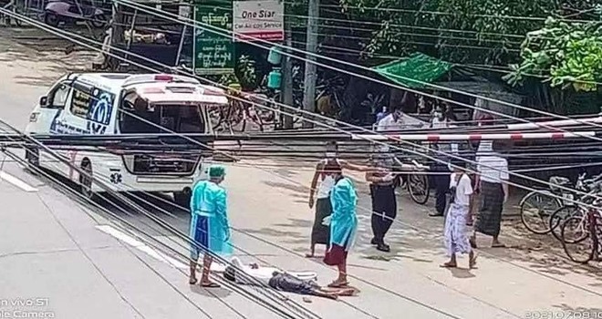 Myanmar tê liệt vì Covid-19: Số ca mắc kỷ lục, bệnh viện quá tải, bệnh nhân phát bệnh chết giữa đường - Ảnh 1.