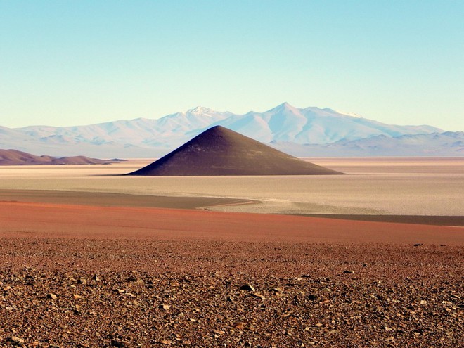 Bí ẩn kim tự tháp núi lửa từng có UFO ghé thăm ở Argentina - Ảnh 3.