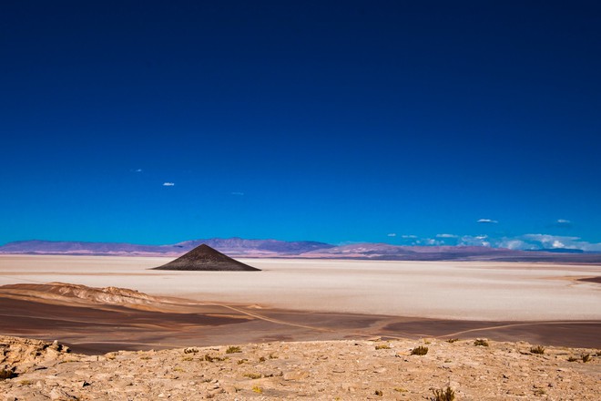 Bí ẩn kim tự tháp núi lửa từng có UFO ghé thăm ở Argentina - Ảnh 4.