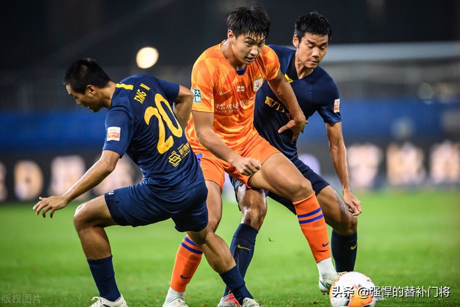 Cựu sao Man United vô tình giúp đội tuyển Trung Quốc có vũ khí làm đau đầu HLV Park Hang-seo - Ảnh 2.