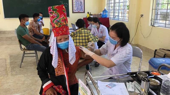 Hàng vạn người Quảng Ninh đã được tiêm vắc xin Sinopharm. Trong ngày 01/8 ghi nhận 8.620 ca COVID-19 mắc mới - Ảnh 1.