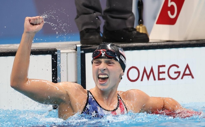 Katie Ledecky ăn mừng sau khi giành HCV (Ảnh: Getty)