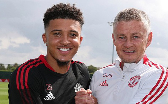 Jadon Sancho và HLV Ole Gunnar Solskjaer trong buổi tập đầu tiên.