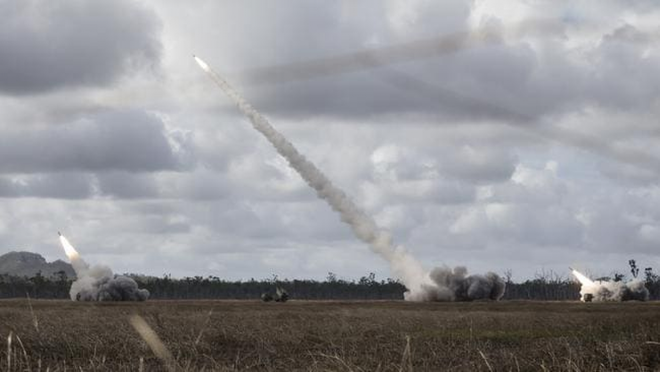 Australia tham gia dự án phát triển tên lửa dẫn đường đất liền có tầm bắn 500km - Ảnh 1.