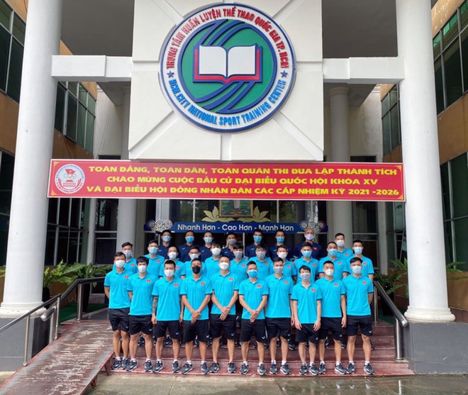 Đội tuyển futsal Việt Nam ra Hà Nội “hội quân” cùng thầy trò HLV Park Hang-seo - Ảnh 1.