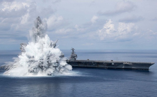 Mỹ thử nghiệm chống sốc tàu USS Gerald R. Ford với 18 tấn thuốc nổ. Ảnh Twitter.