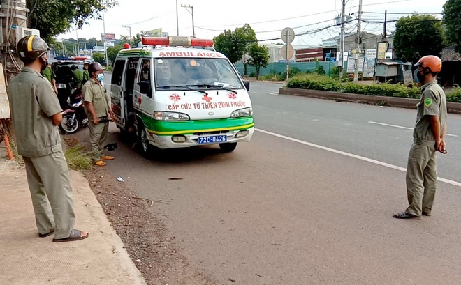 Chiếc xe cứu thương do Nguyễn Quốc Việt điều khiển.