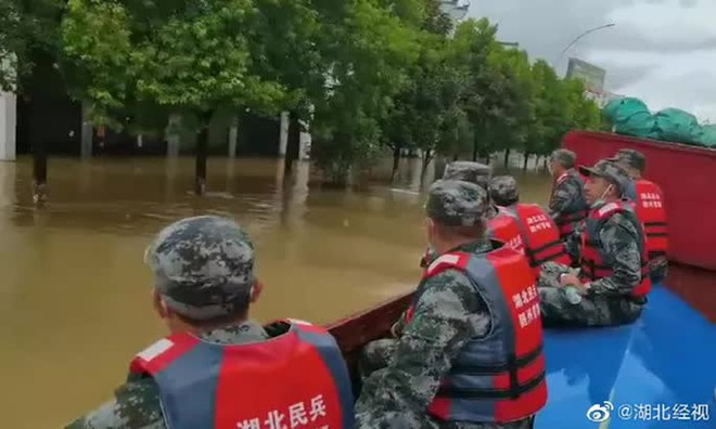 Trung Quốc: Ác mộng lũ lụt lại trỗi dậy, gần 800 hồ chứa vượt cảnh báo lũ - Ảnh 2.