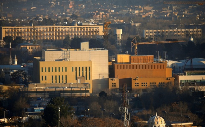 Khu vực trụ sở Đại sứ quán Mỹ (các tòa nhà phía trước) ở thủ đô Kabul của Afghanistan. Ảnh: Reuters.