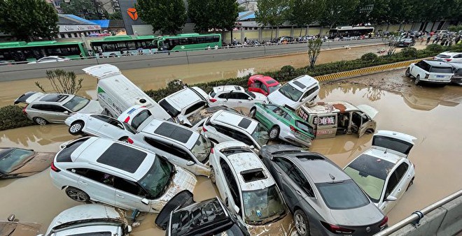 Thảm cảnh: Xót xa trước nghĩa địa của hàng vạn chiếc xe hơi bị phá huỷ bởi trận lũ kinh hoàng trong lịch sử Trung Quốc - Ảnh 2.