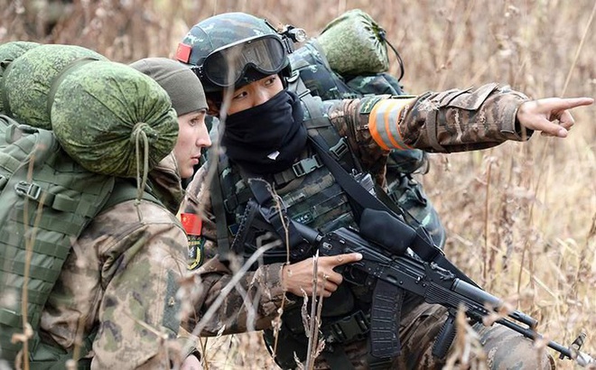 Lính Nga và Trung Quốc cùng tập trận. Ảnh: TASS / Kirill Kukhmar