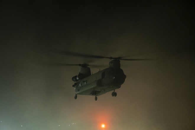 NÓNG: Dính đòn Nội công ngoại kích, thủ đô Afghanistan tan rã, hoảng loạn trước mũi các tay súng Taliban - Ảnh 6.