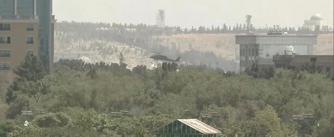 NÓNG: Dính đòn Nội công ngoại kích, thủ đô Afghanistan tan rã, hoảng loạn trước mũi các tay súng Taliban - Ảnh 8.