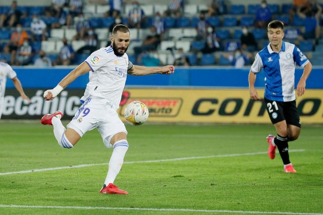 Benzema lập cú đúp, Real Madrid thắng dễ Alaves 4-1 trong ngày khai màn La Liga - Ảnh 6.