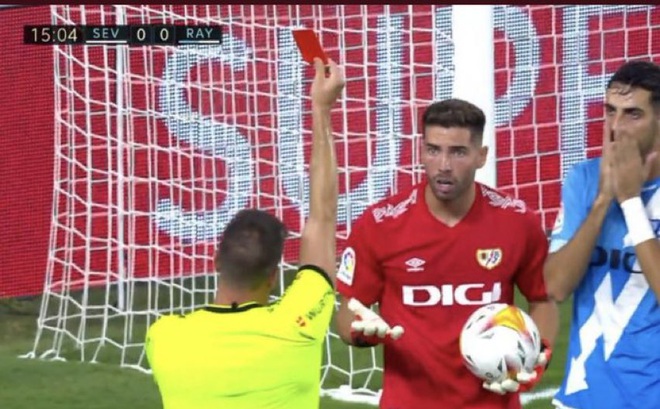 Luca Zidane ăn thẻ đỏ ngay đầu trận