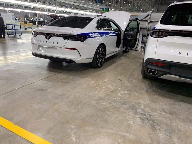 Bất ngờ và mãn nhãn dàn xe VinFast Lux A2.0 chuyên dụng cho cảnh sát giao thông - Ảnh 1.