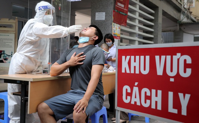 CDC Hà Nội tăng cường xét nghiệm cho người dân - ảnh Việt Hùng.