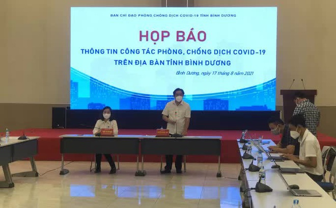 Quang cảnh buổi họp báo sáng 17-8