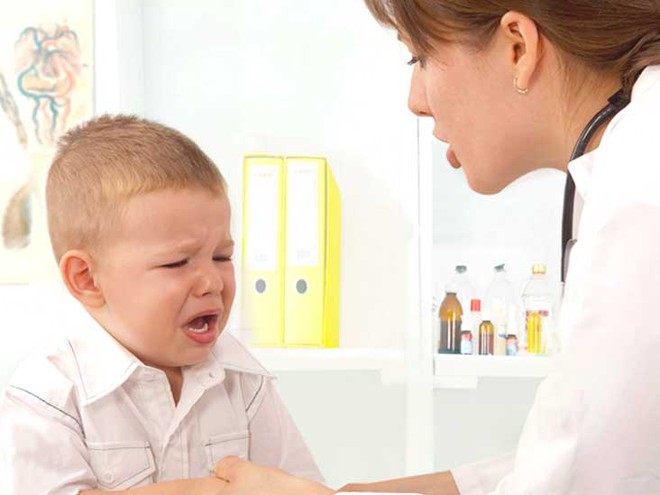 Chuyện chiến sĩ công an bật khóc tại điểm tiêm vaccine: Khoa học đã “nói đỡ” cho chàng trai đáng yêu này ra sao? - Ảnh 1.