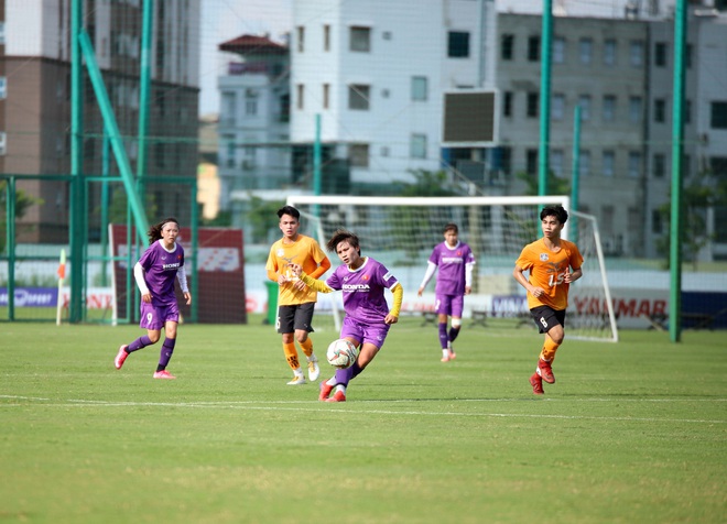 Huỳnh Như ghi bàn, tuyển nữ Việt Nam cầm hoà U15 nam Futsal Thái Sơn Bắc - Ảnh 2.