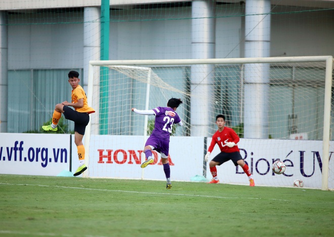 Huỳnh Như ghi bàn, tuyển nữ Việt Nam cầm hoà U15 nam Futsal Thái Sơn Bắc - Ảnh 4.