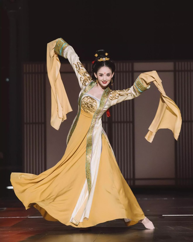 Cổ Lực Na Trát gây bão Weibo với màn múa thay trang phục trong 1 giây: Mặt kinh diễm như tranh, khí chất tiên tử mê hồn - Ảnh 9.
