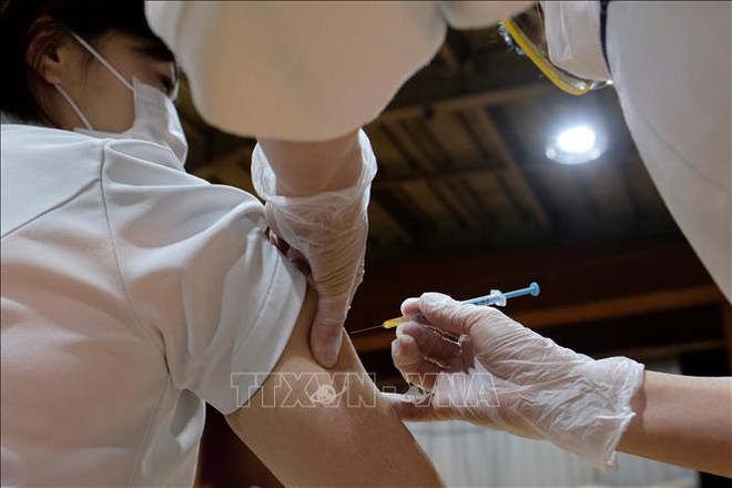 Malaysia có số ca mắc COVID-19 mới nhiều chưa từng thấy - WHO: Không cần thiết tiêm liều vaccine tăng cường - Ảnh 1.