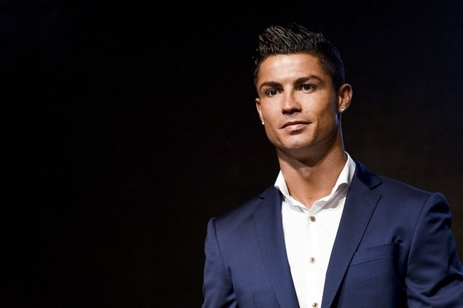 Chuyển nhượng bóng đá 19/8: Ronaldo ký hợp đồng giá rẻ với bến đỗ bất ngờ? - Ảnh 1.