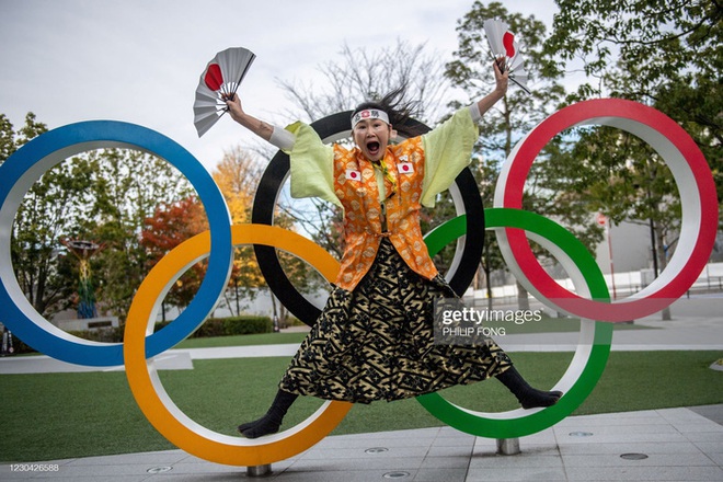 Siêu fan Nhật Bản 30 năm dự không sót kỳ Olympic nào, quyết tâm biến nhà thành nhà thi đấu - Ảnh 1.