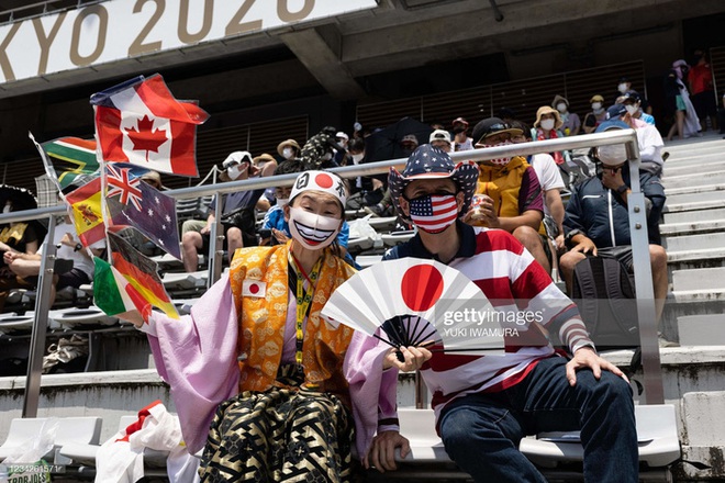 Siêu fan Nhật Bản 30 năm dự không sót kỳ Olympic nào, quyết tâm biến nhà thành nhà thi đấu - Ảnh 4.