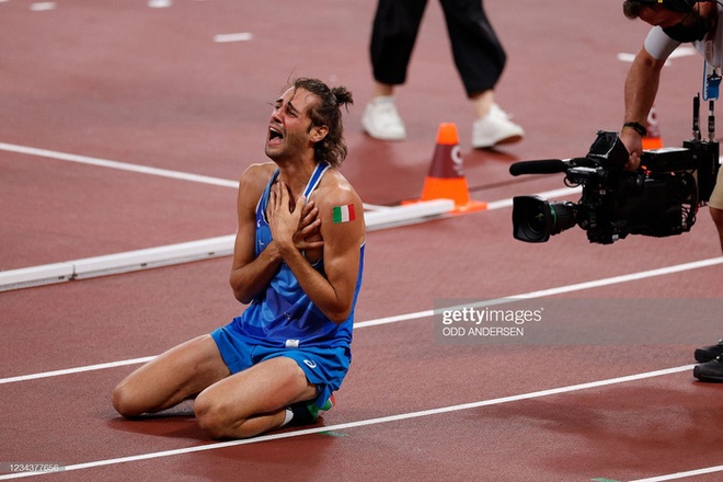 Lãng tử Italy vô địch nhảy cao Olympic Tokyo cùng linh vật đặc biệt - biểu tượng của sự vươn lên từ tro tàn - Ảnh 10.