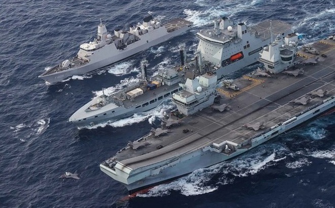Nhóm tác chiến tàu sân bay HMS Queen Elizabeth của hải quân Anh sắp tới Biển Đông. (Ảnh: Twitter)