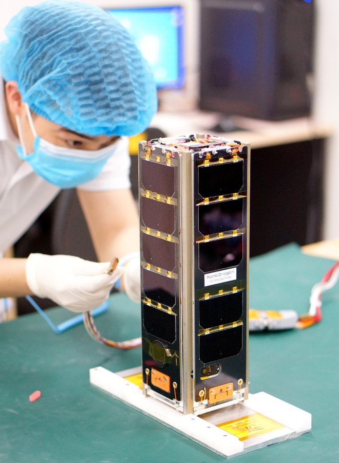 Việt Nam bàn giao vệ tinh siêu nhỏ cỡ nano cho Nhật, chuẩn bị phóng lên quỹ đạo - Ảnh 2.