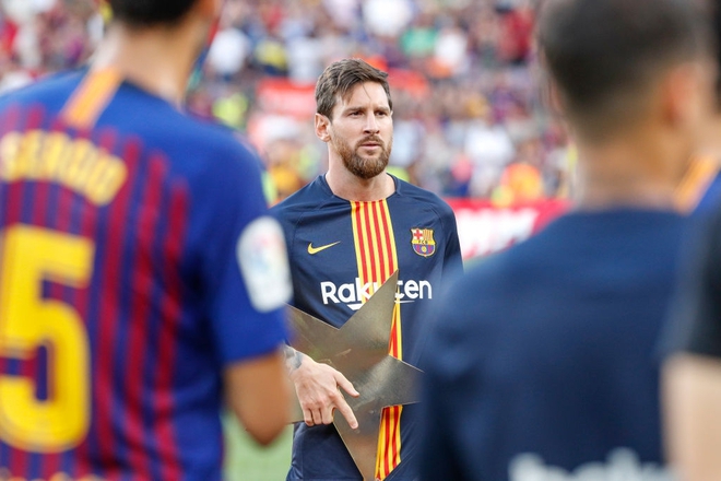 Messi để quên danh hiệu cá nhân ở phòng thay đồ Barca - Ảnh 2.