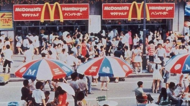 Cách McDonald’s chinh phục Nhật Bản: Tại sao những chiếc bánh hamburger kiểu Mỹ thành công dù đồ ăn nhanh không phù hợp văn hóa ẩm thực địa phương? - Ảnh 2.