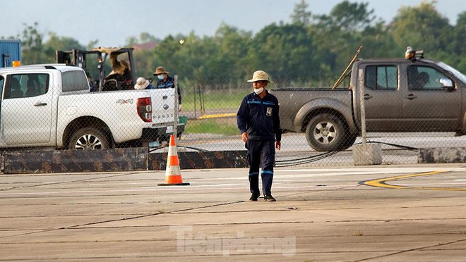 Máy bay ngủ la liệt trên sân bay Nội Bài do ảnh hưởng của đại dịch COVID-19 - Ảnh 10.