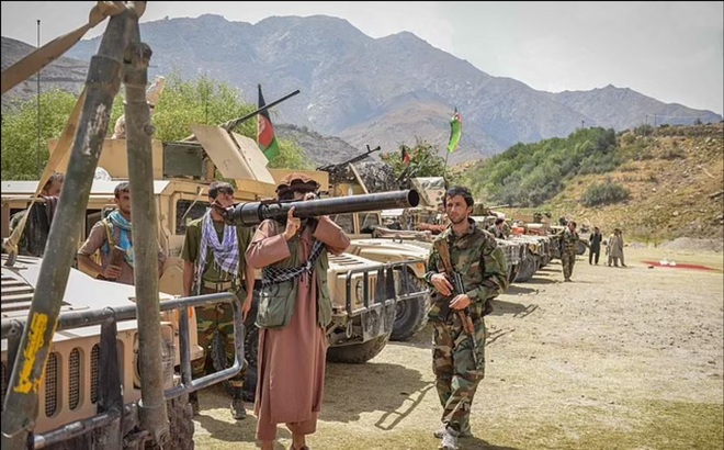 Các thành viên phòng trào phản kháng Taliban tại thung lũng Panjshir. Ảnh: AFP