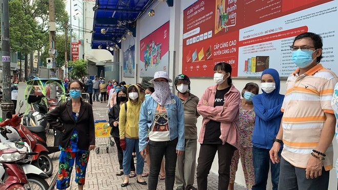 Tối nay, hơn 50.000 lọ thuốc kháng Covid-19 Remdesivir về đến Việt Nam; TP.HCM không thực hiện tình trạng khẩn cấp trong 2 tuần tới - Ảnh 1.
